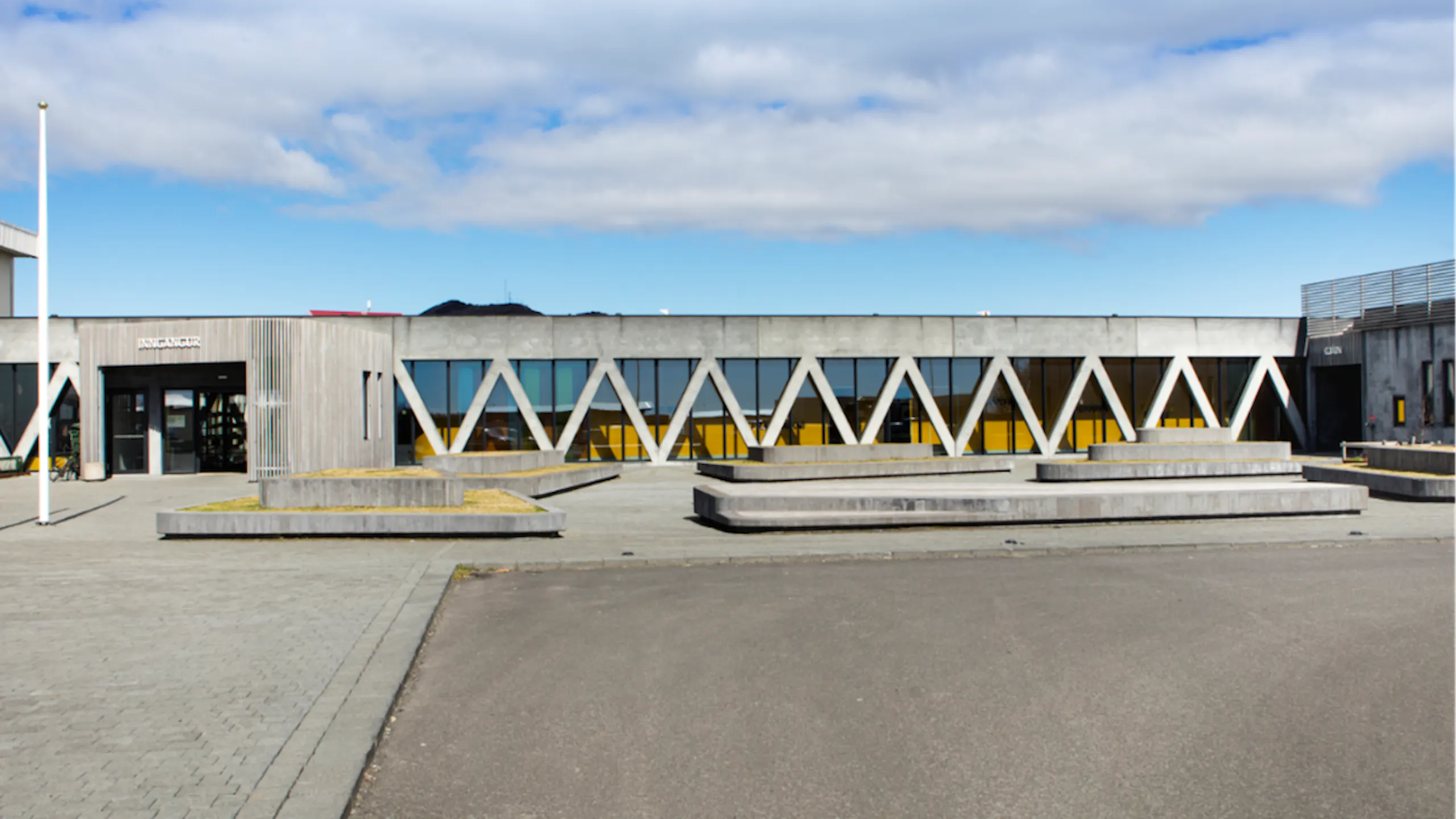 Álgluggar frá BYKO í flugstöðinni