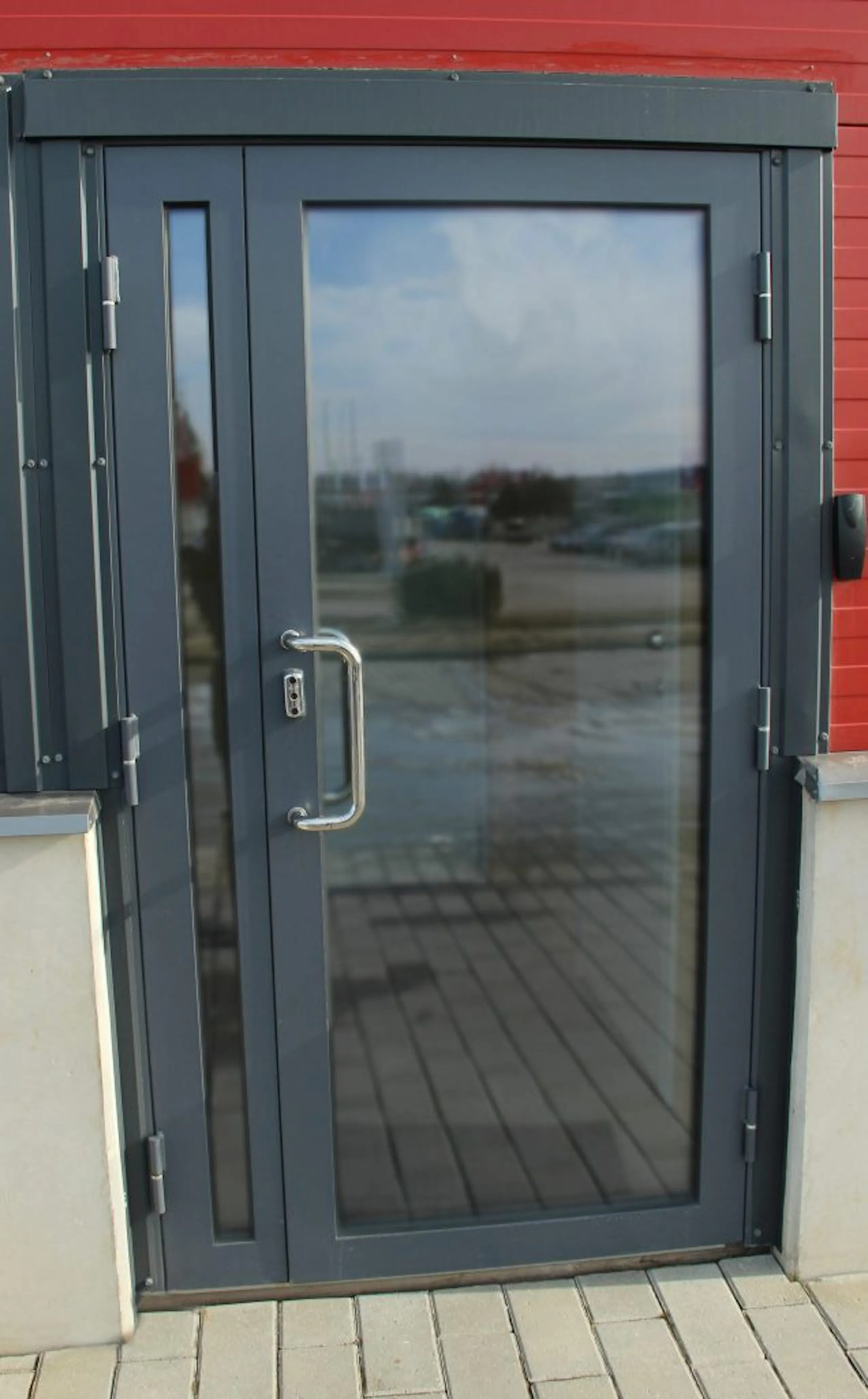 Glerjuð stálhurð frá BYKO