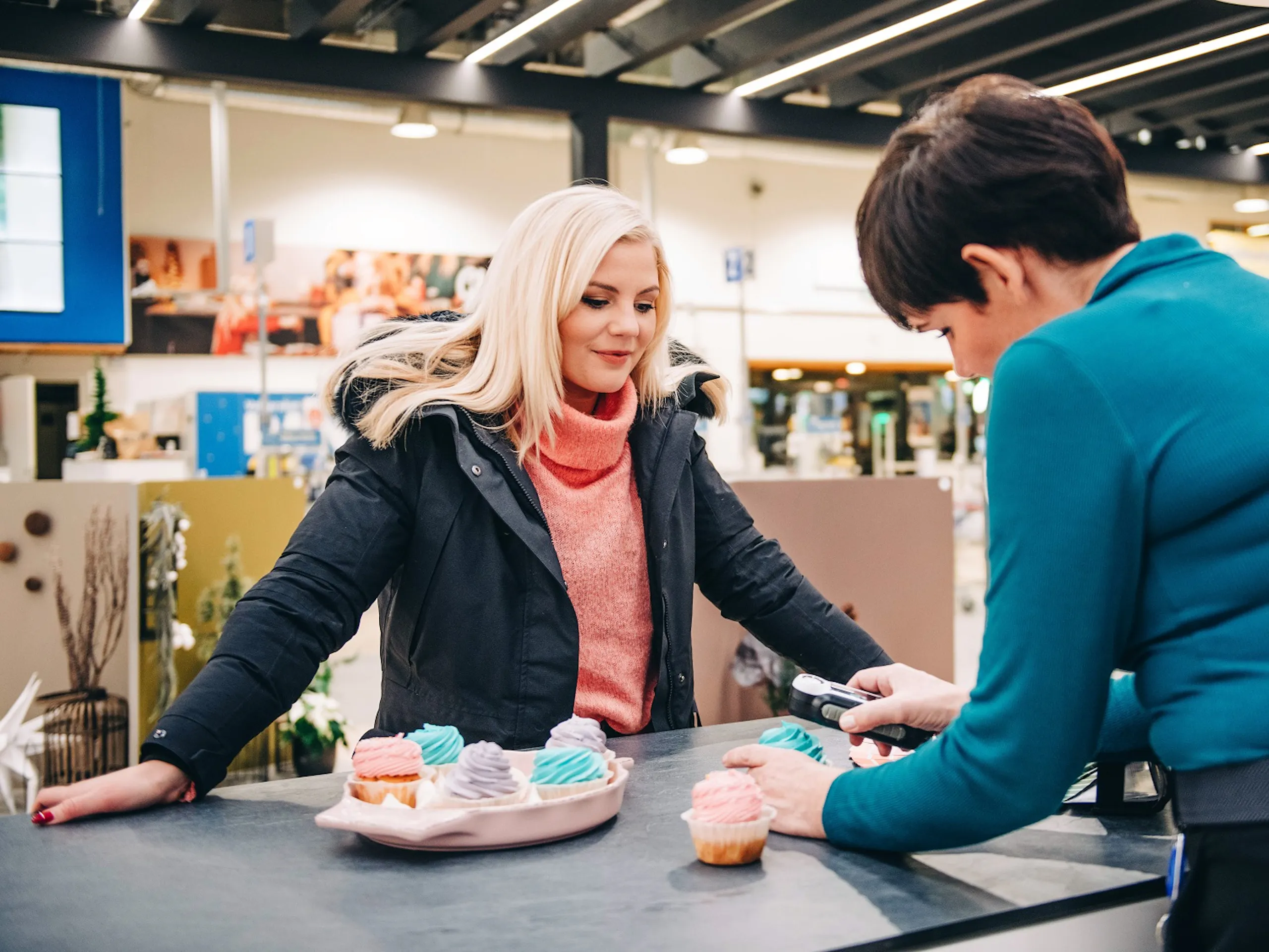 Eva Laufey í málningardeild BYKO