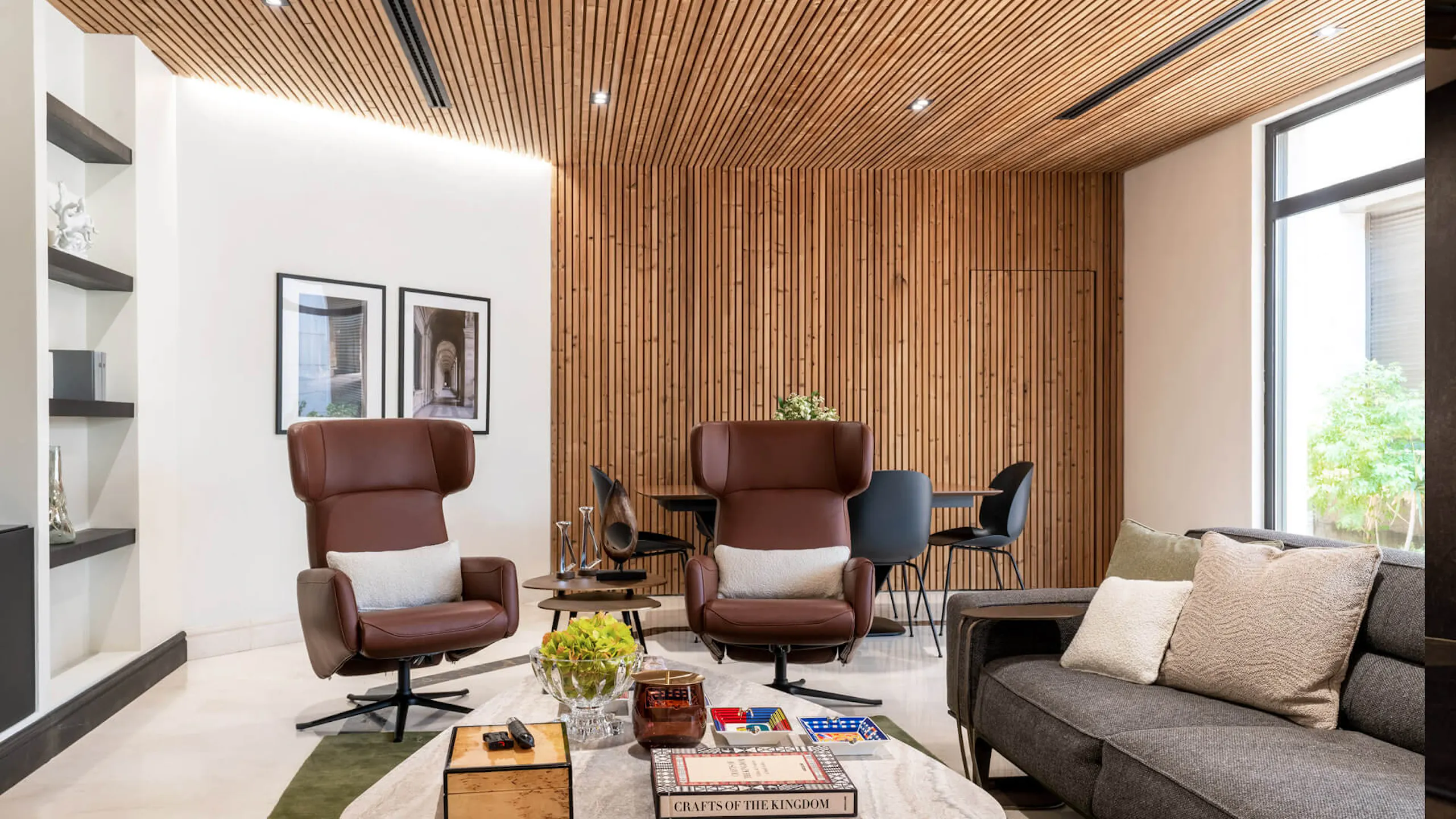 Timburpanill í lofti og á vegg