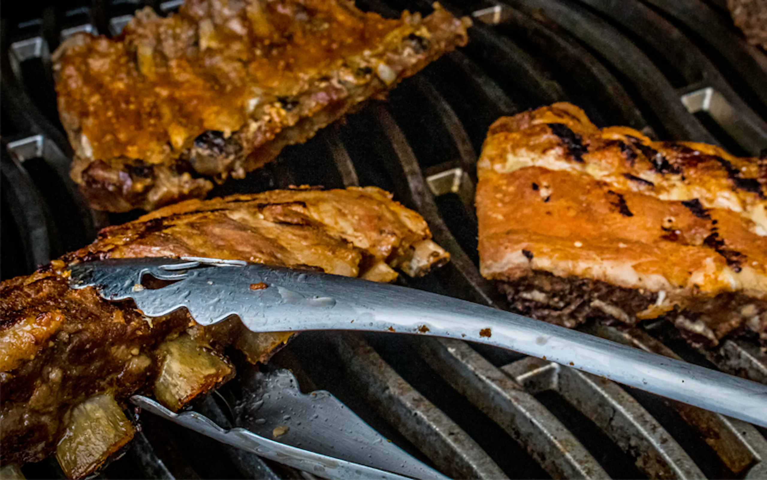 Hér eru rifin komin á grillið