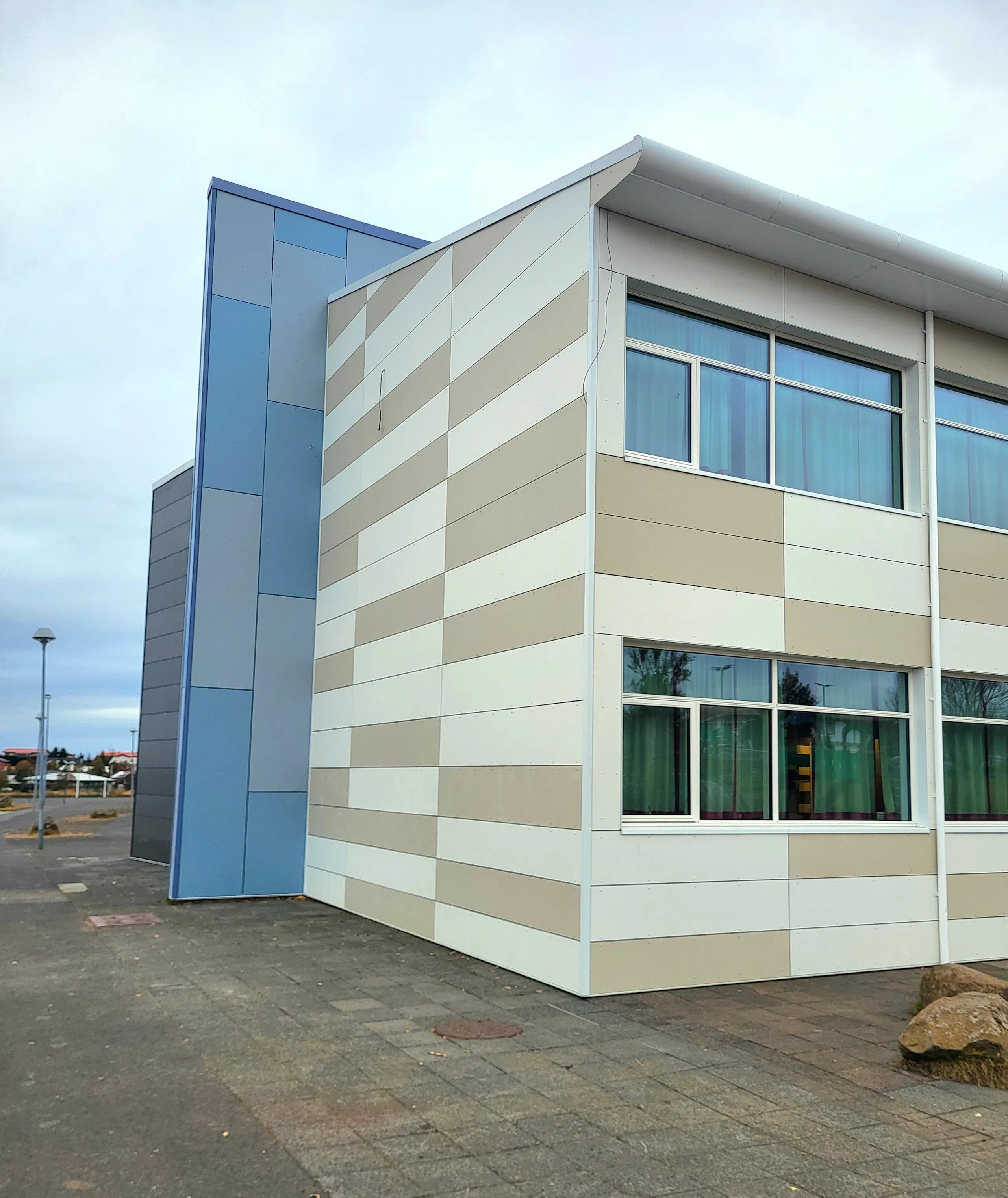 Swisspearl klæðning á Rimaskóla