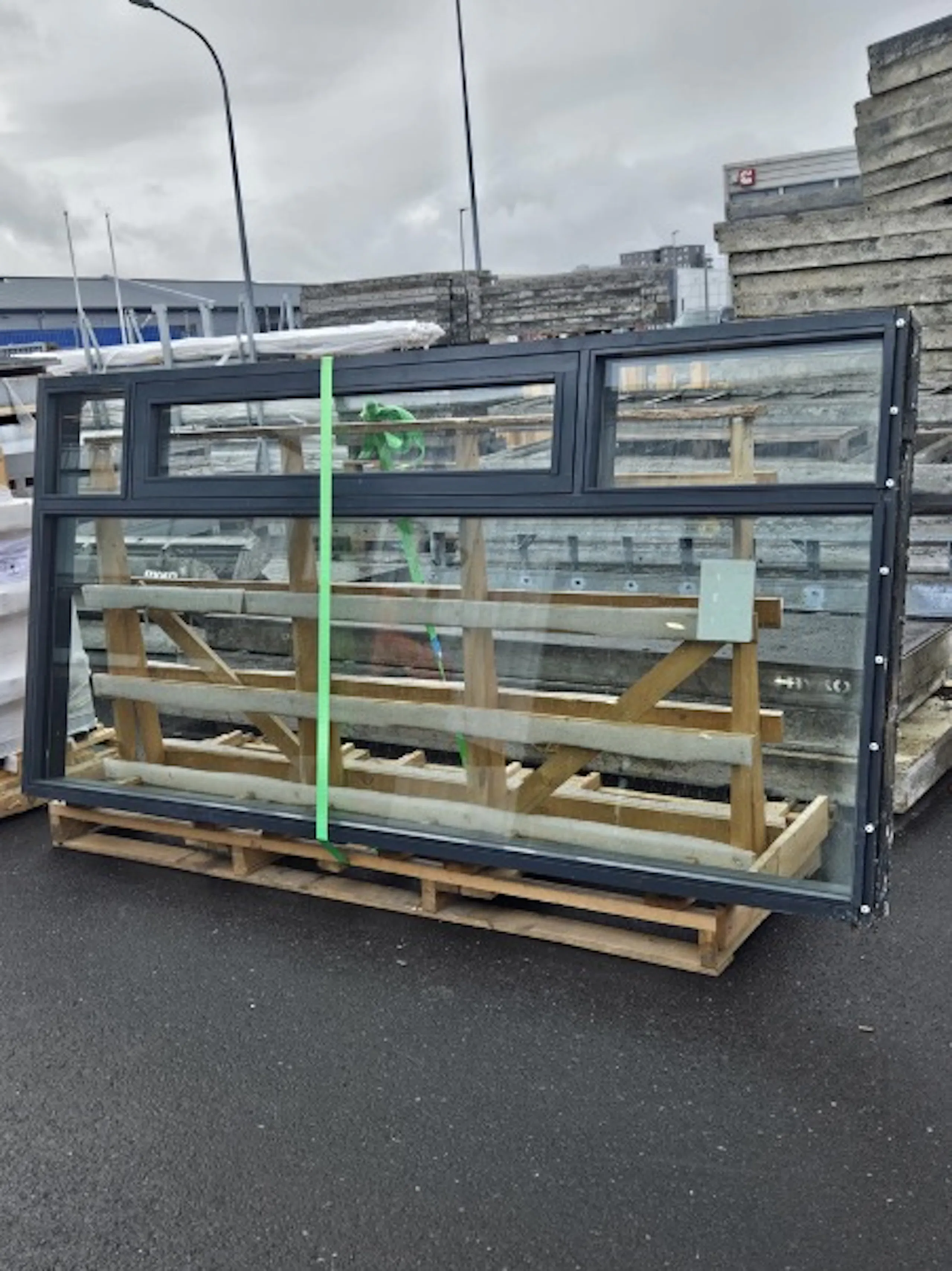 Timbur/ál gluggi með opnanlegu fagi