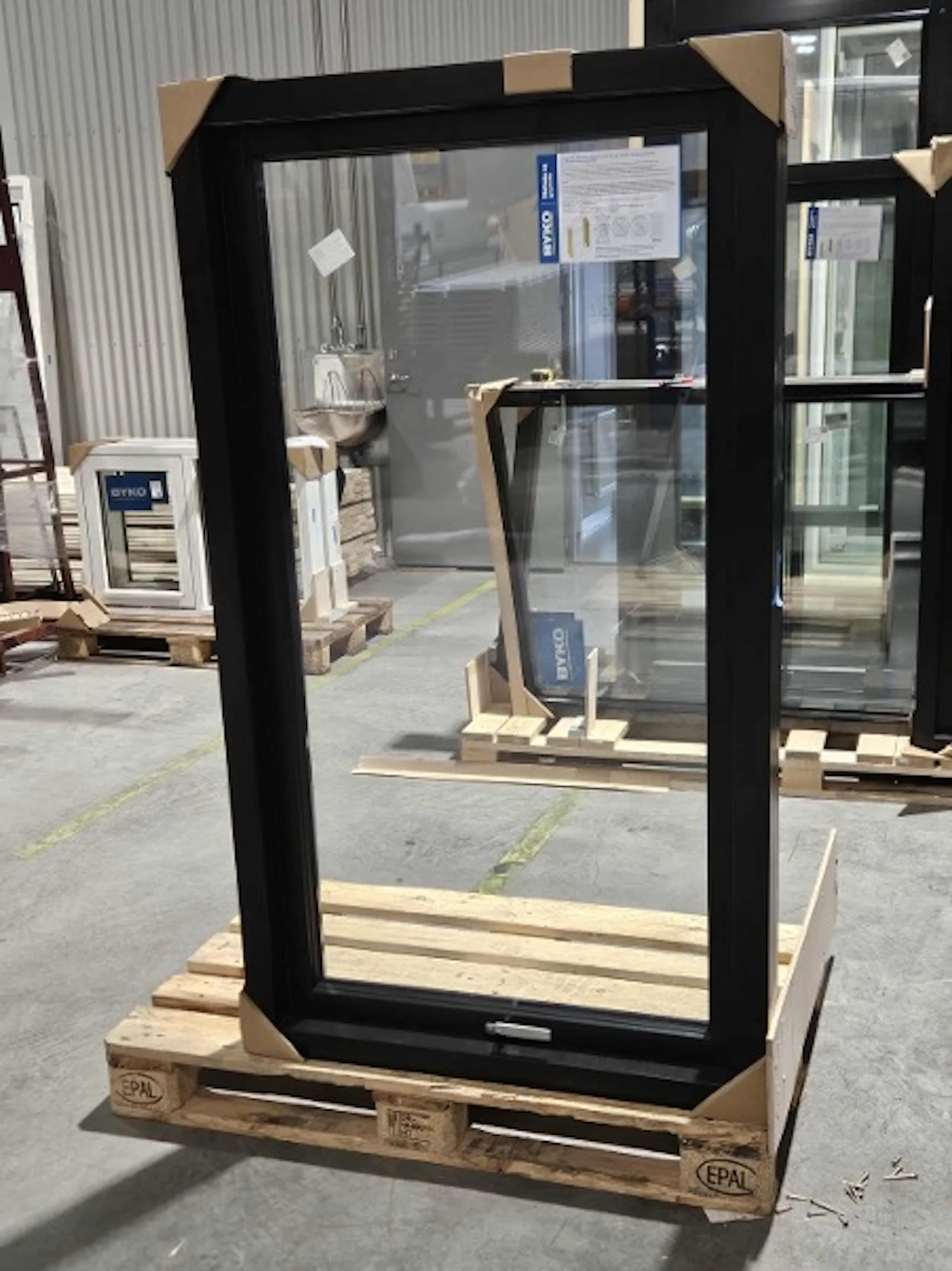 B-vara gluggi 9999035