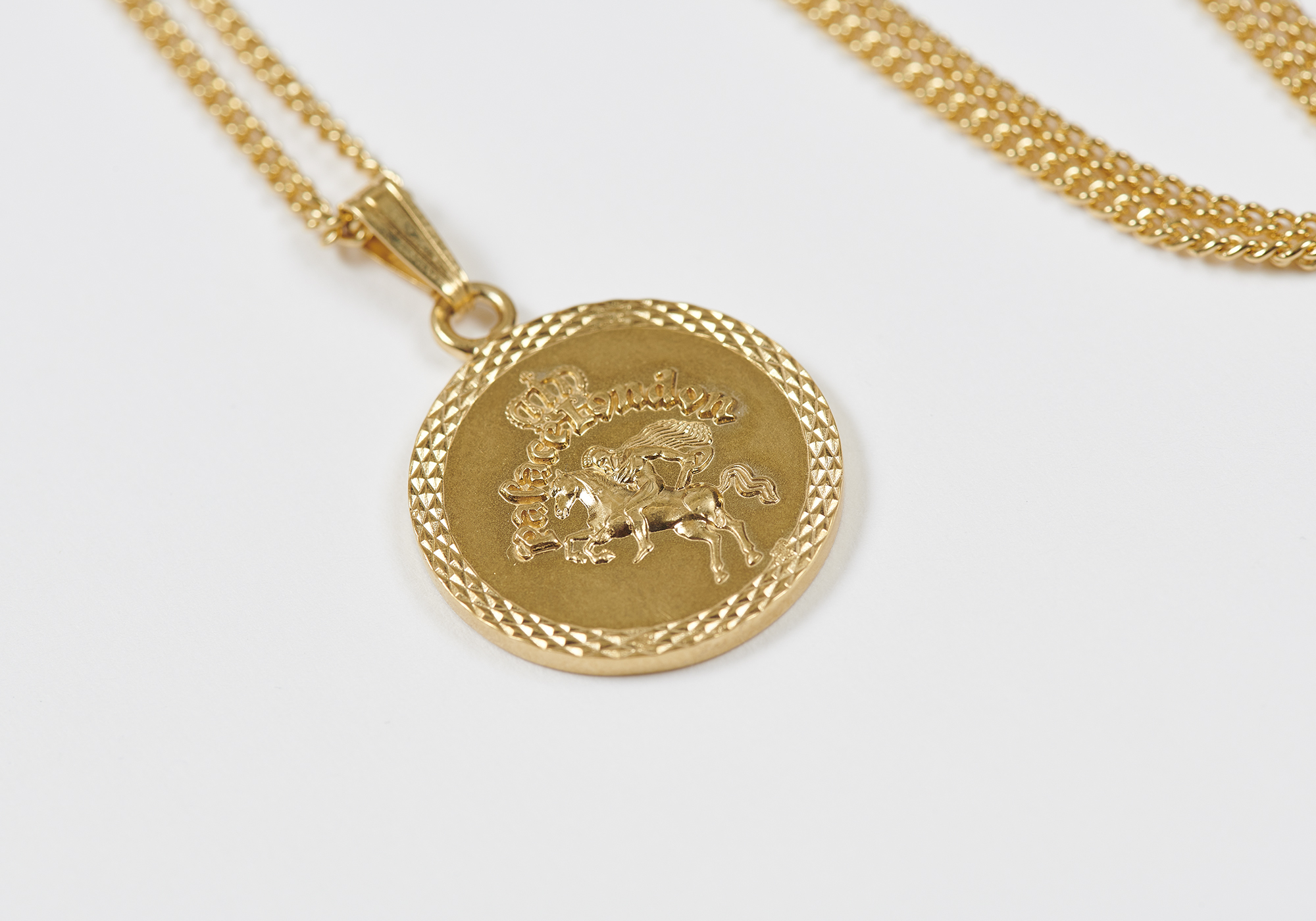 PALACE LONDON CREST NECKLACE | PALACE SKATEBOARDS