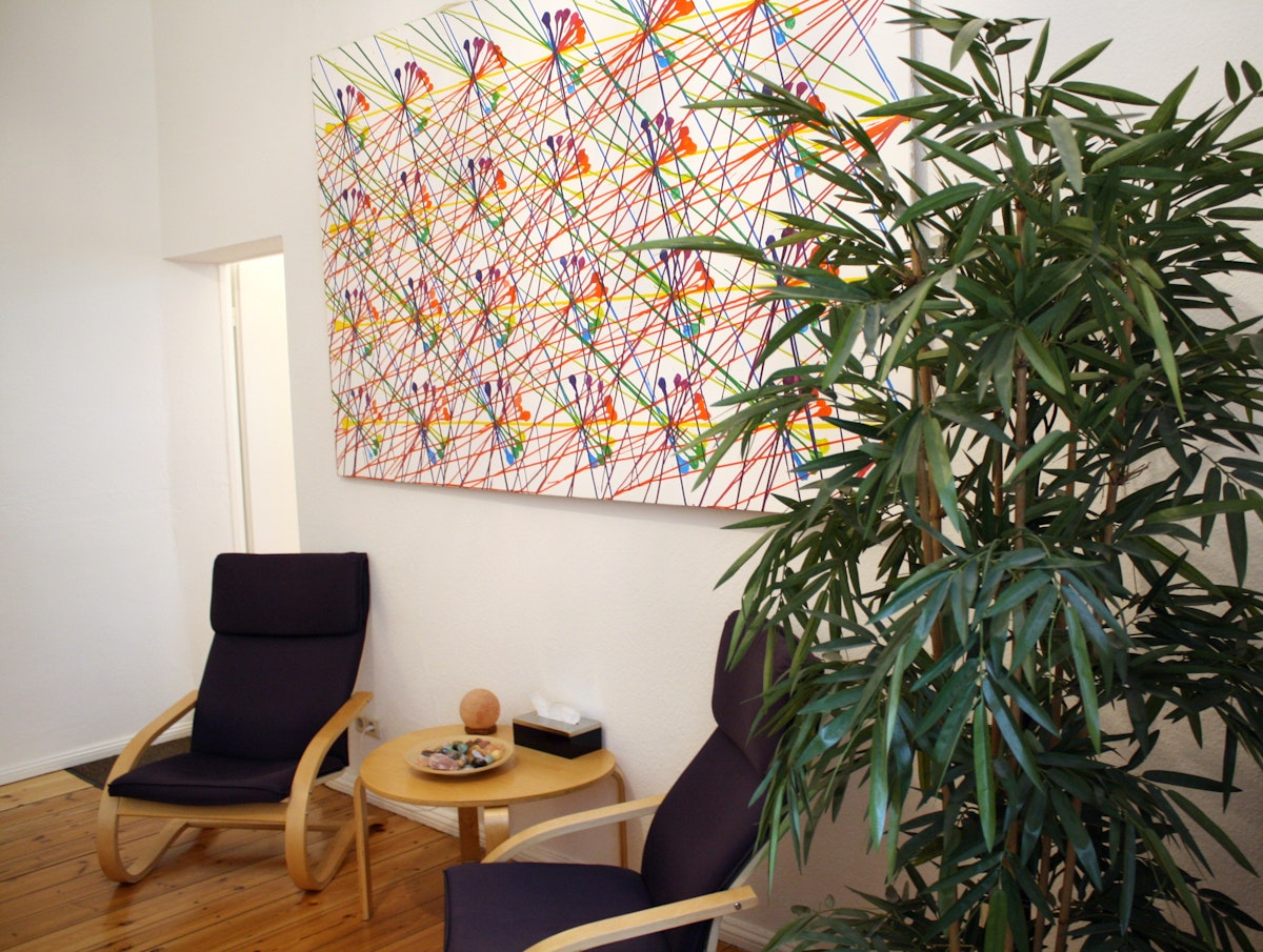 Sitzecke in der Naturheilpraxis in Berlin Steglitz
