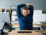 Blijf actief terwijl je thuiswerkt: tips en oefeningen Blijf actief terwijl je thuiswerkt: tips en oefeningen