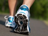 wandelen zoom op sportschoenen