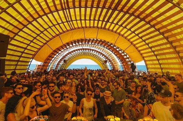 crowd