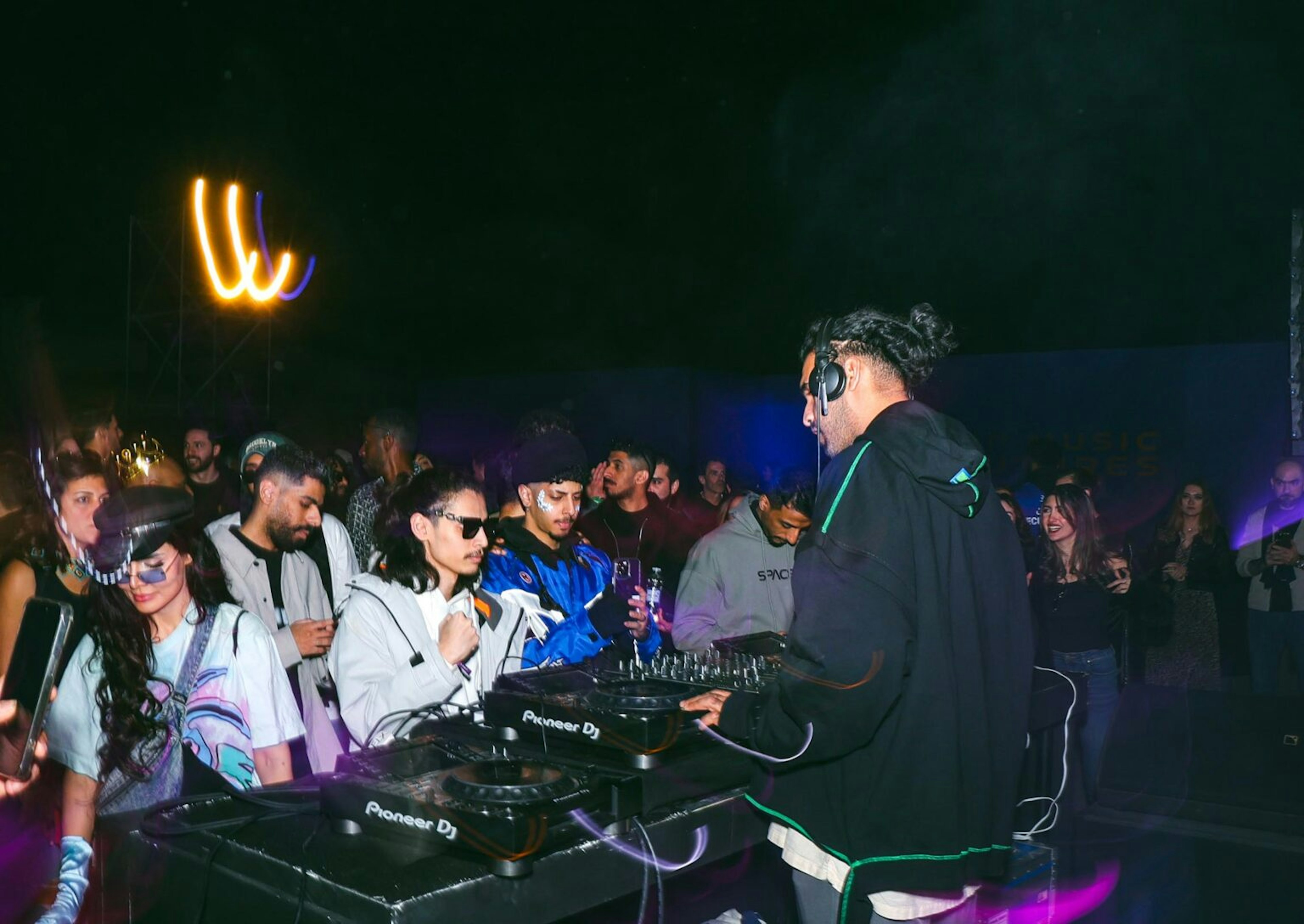 DJ