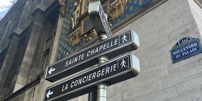 Sign of Conciergerie and Sainte-Chapelle