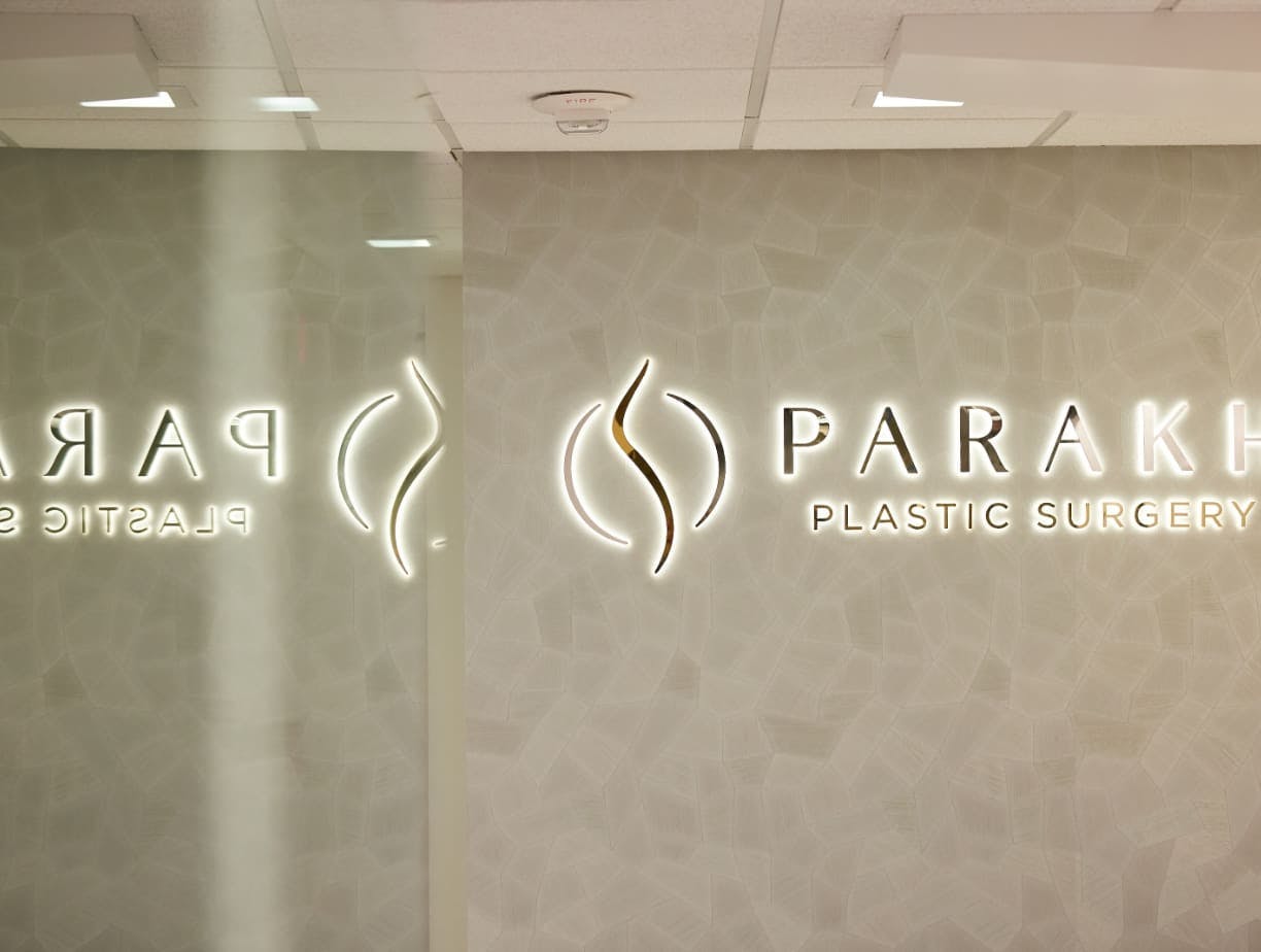 Parakh Plastic Surgery Sign