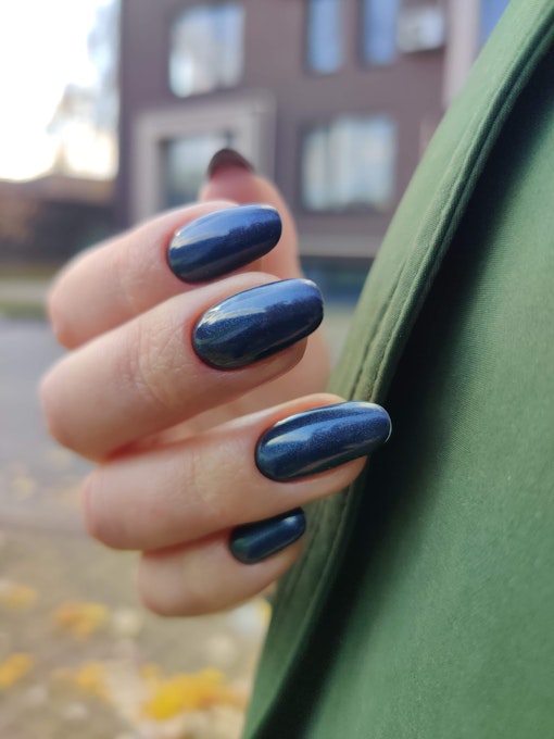 Long square nails with round corners in deep blue