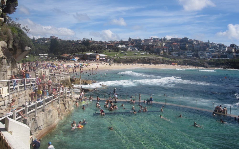 bronte beach bondi to coogee beach walk east coast australia