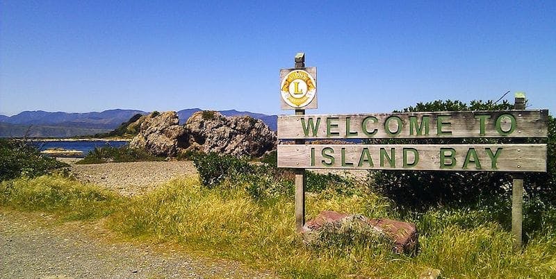 island bay welcome sign