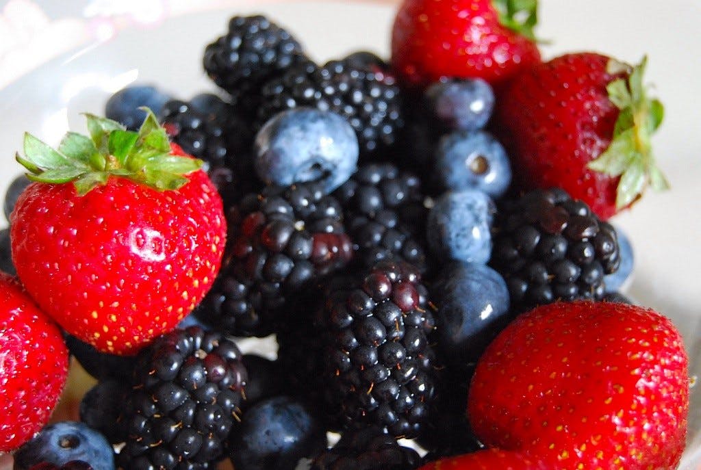 goon cocktail with berries