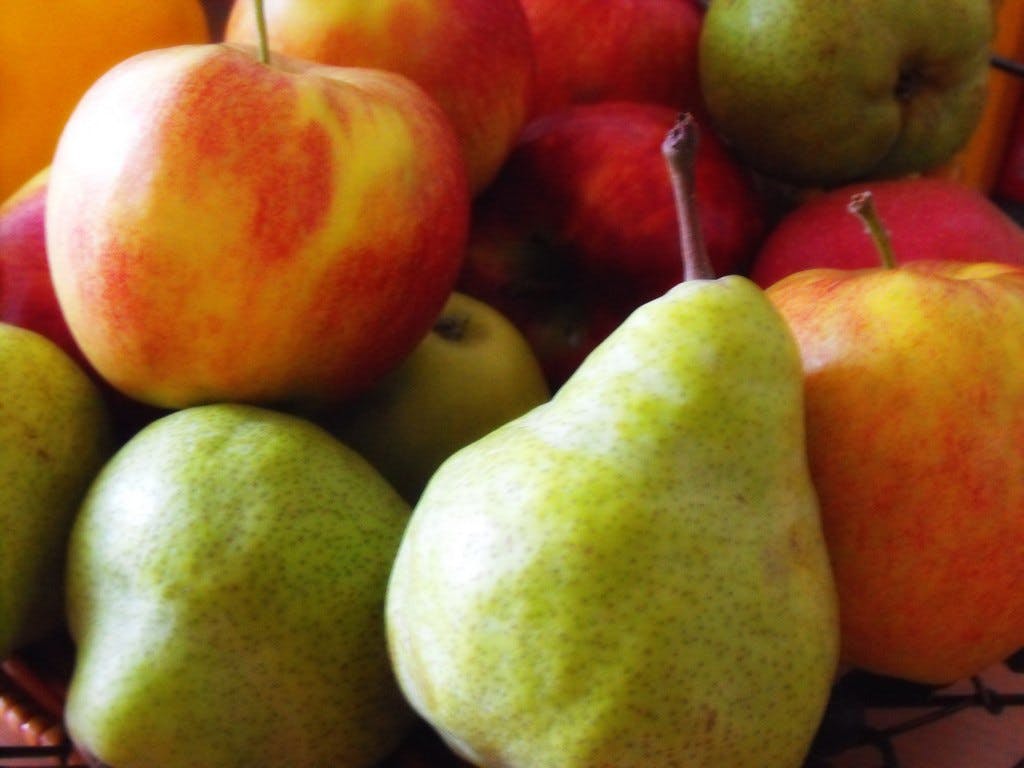 pear and apple sangria