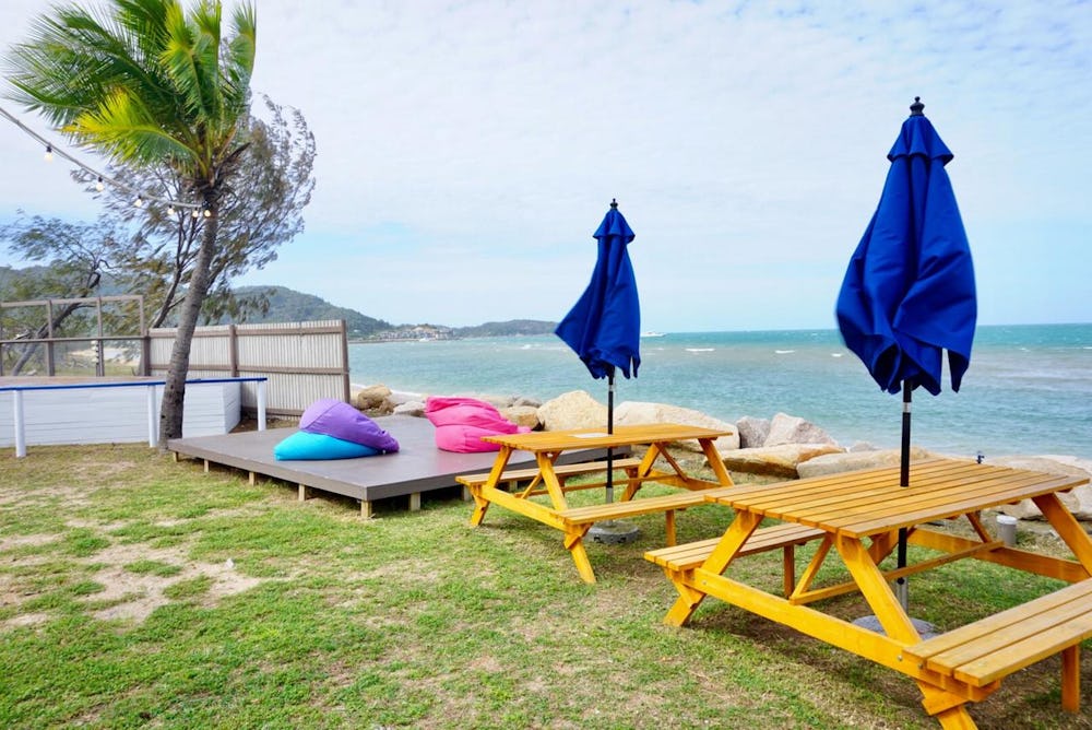 outdoor seating base hostel magnetic island