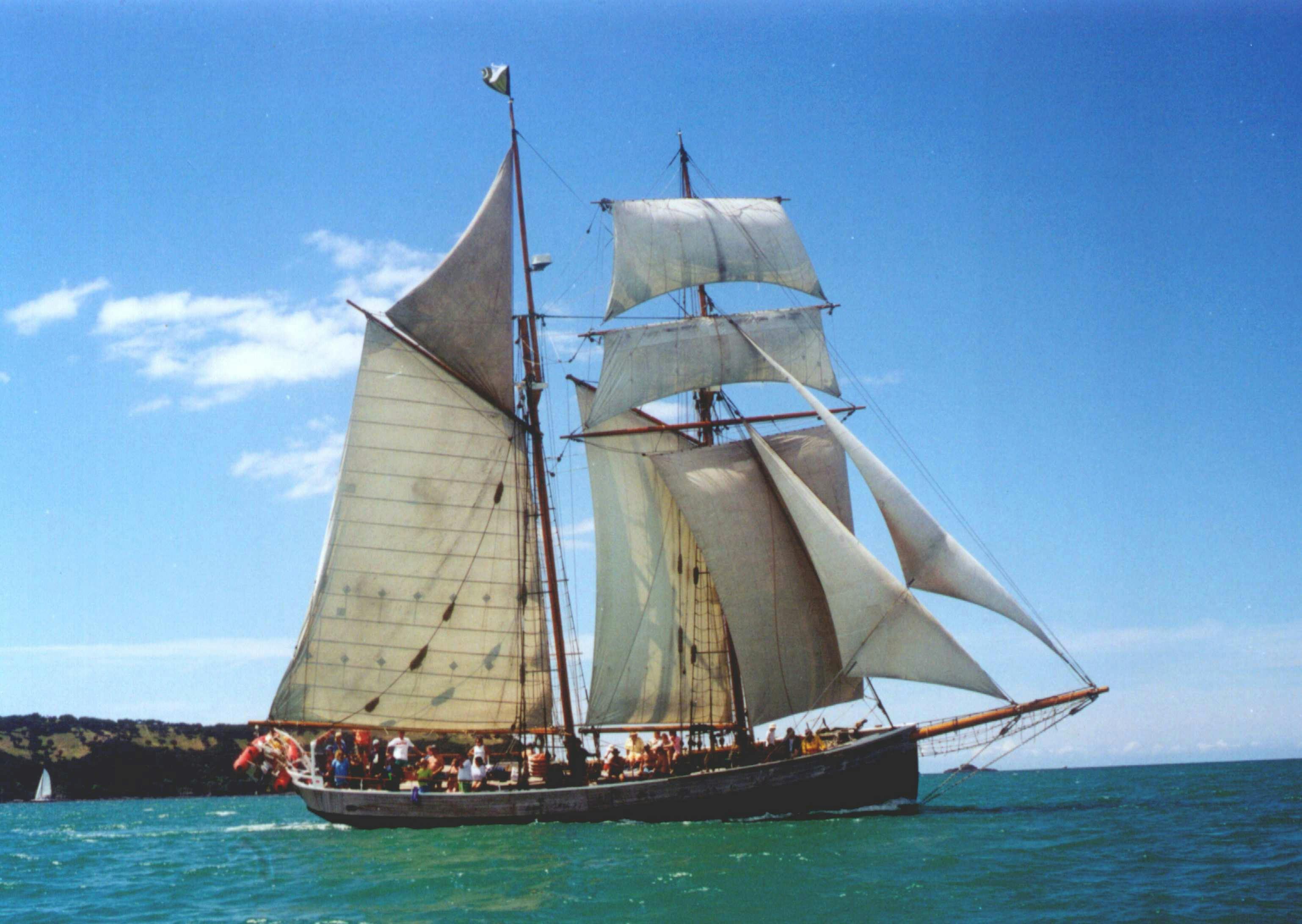 r tucker thompson sailing bay of islands