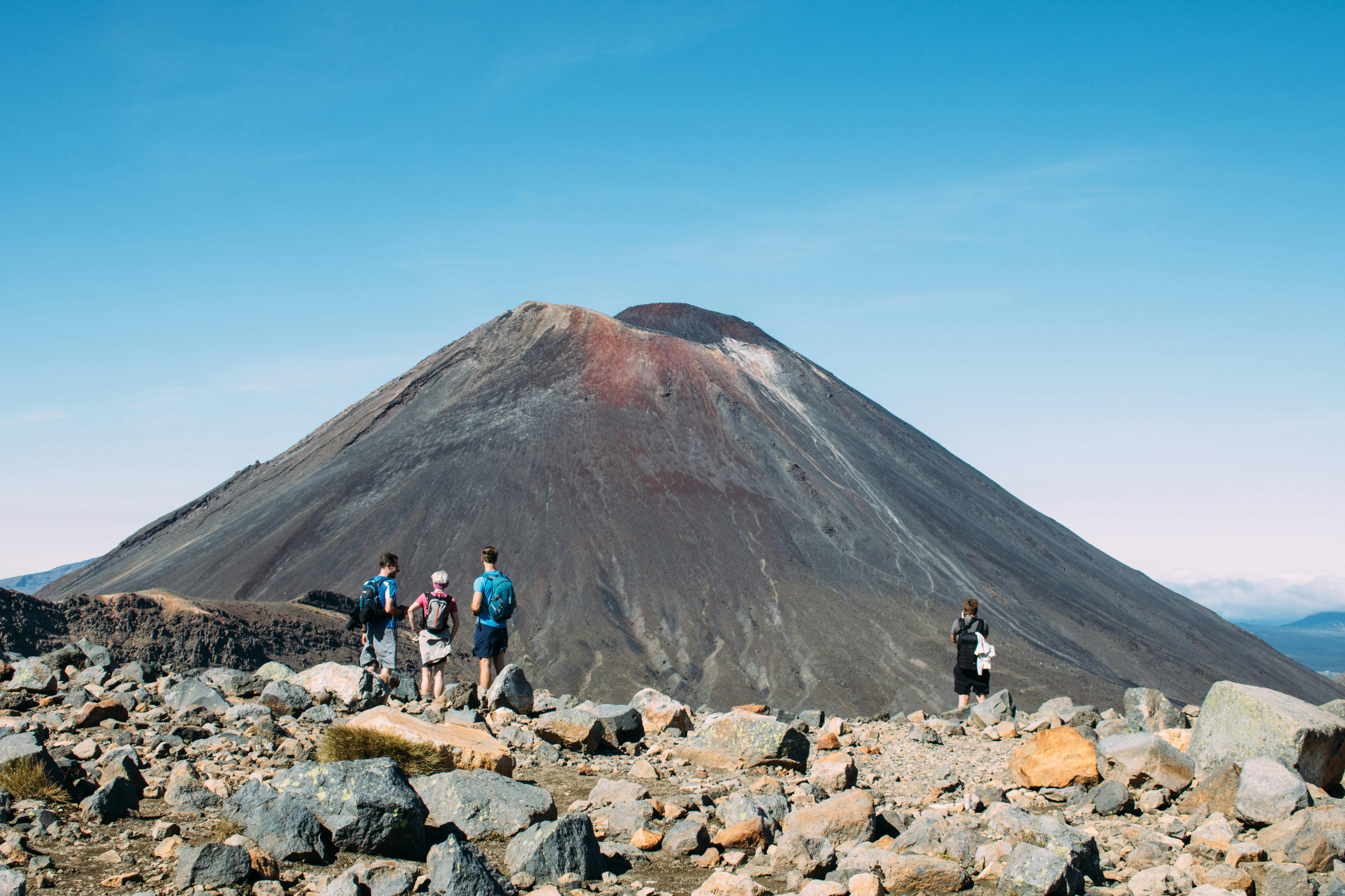 tongariro crossing - must do taupo activities