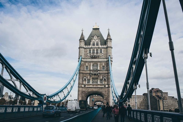 Image of a London bridge Treyd