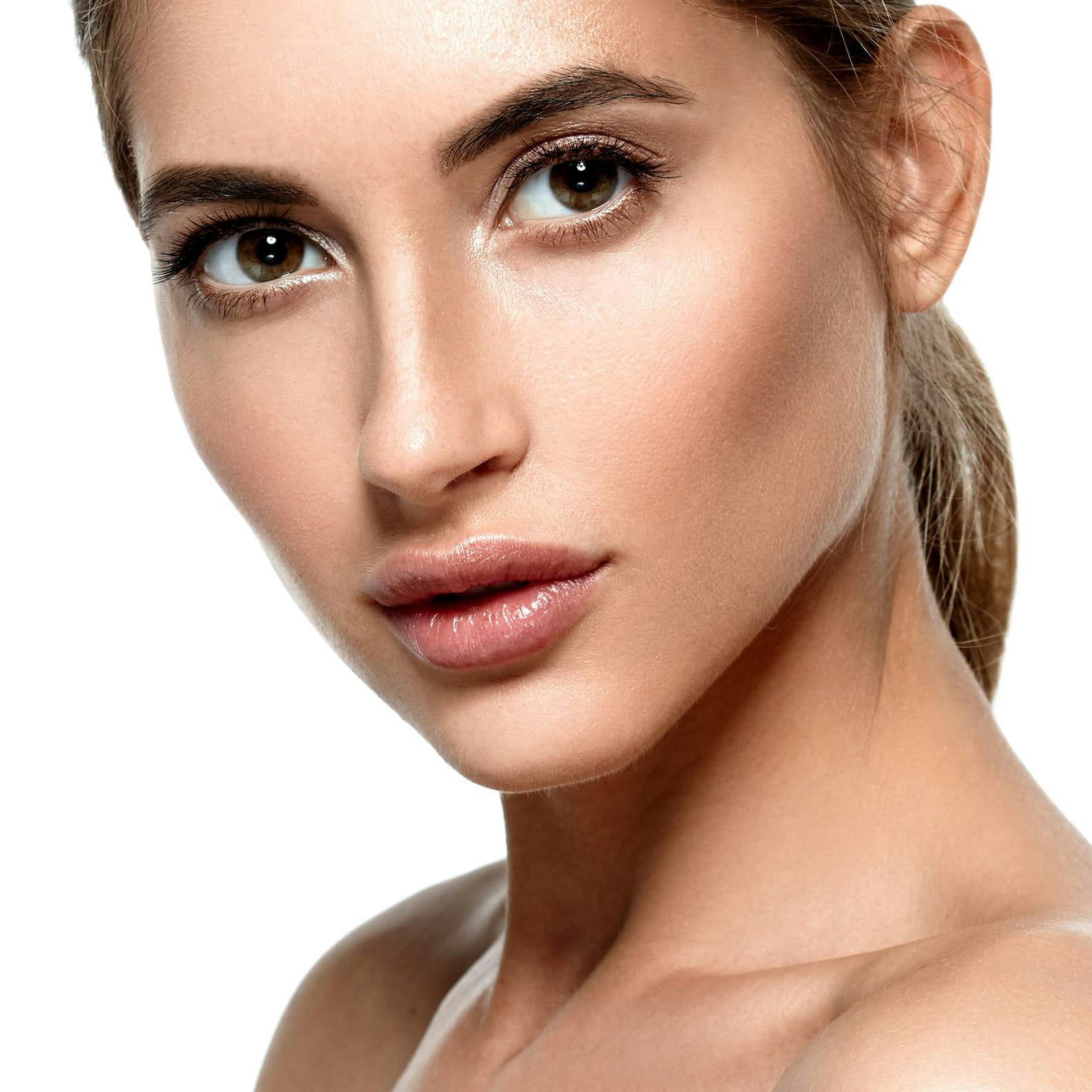 Woman with brown eyes looking toward the camera