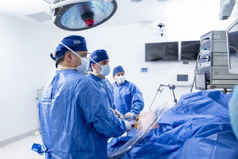 bariatric surgeons inside the OR during surgery in Tijuana