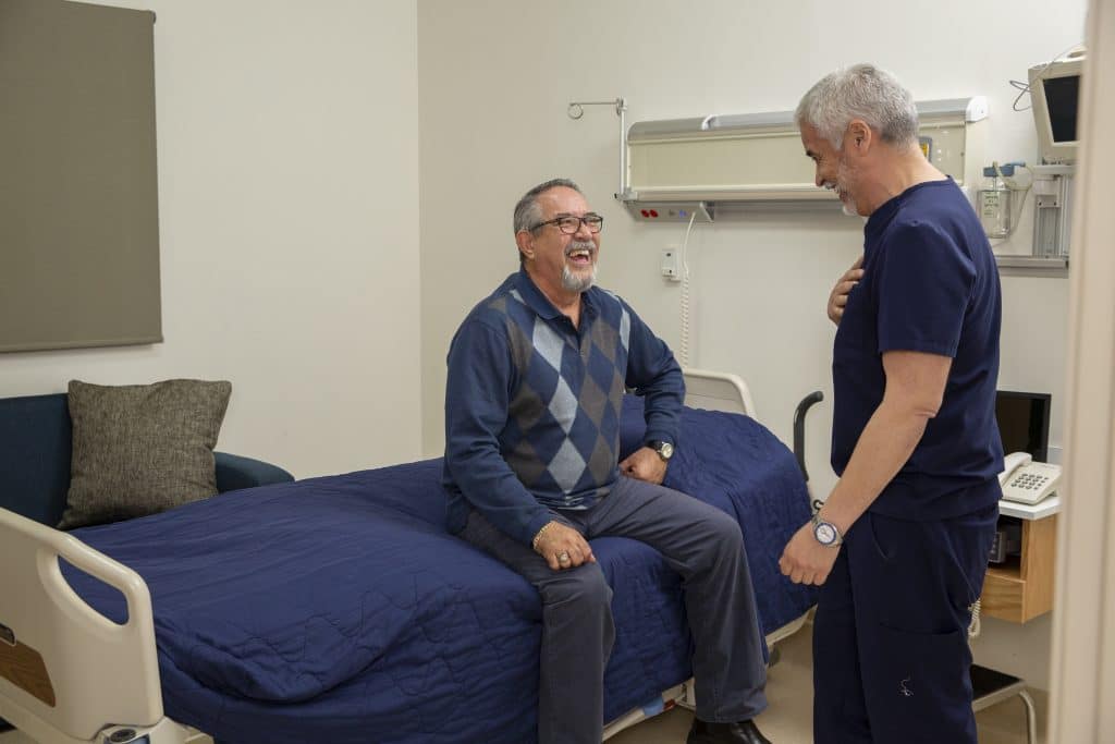 Dr. Ortiz consulting with a gastric sleeve revision patient at Obesity Control Center in Tijuana