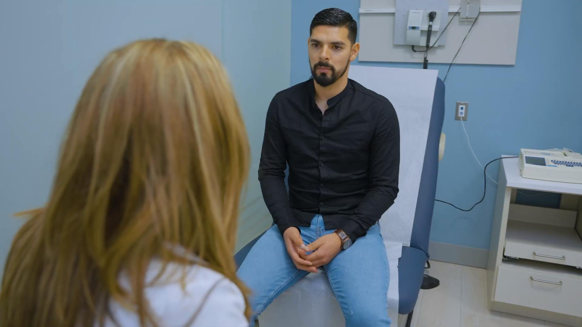 patient visiting a doctor