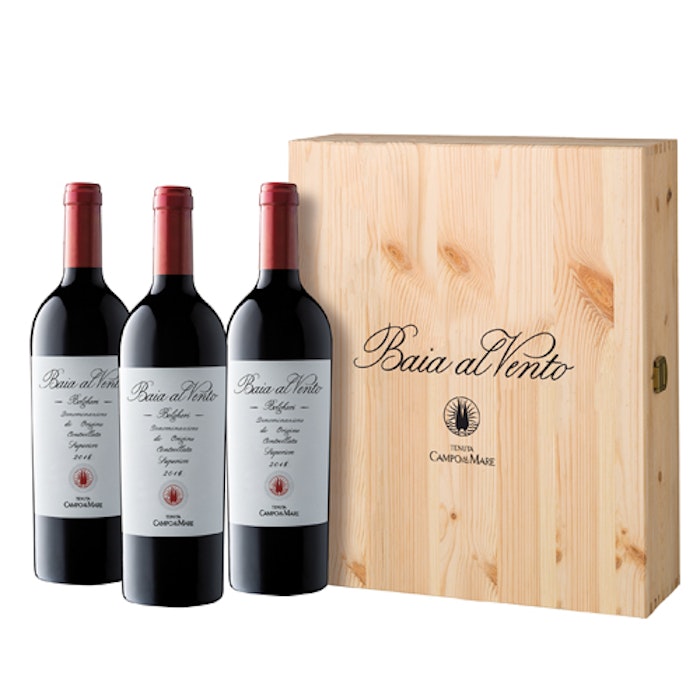 https://www.datocms-assets.com/70503/1651672461-cassetta_da_3_baia_al_vento_1.jpg?auto=format&h=700