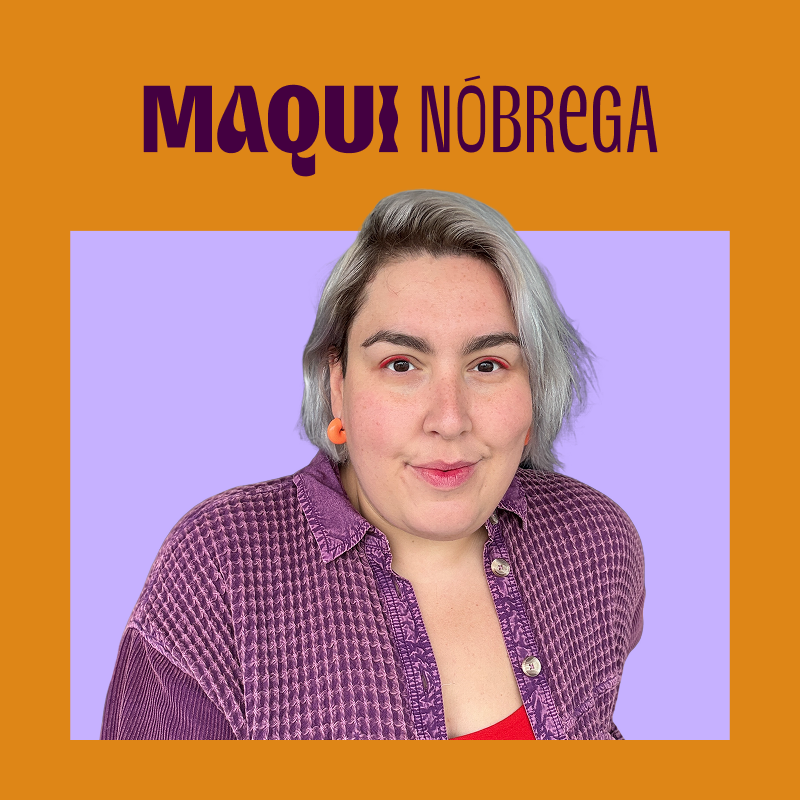 imagem traz foto da maqui nóbrega junto ao seu nome. maqui é tem pele clara, cabelos platinados caindo na lateral do rosto, veste uma camisa xadrez sobre uma blusa vermelha.