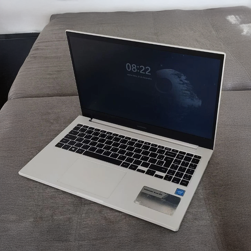 imagem traz foto de um notebook