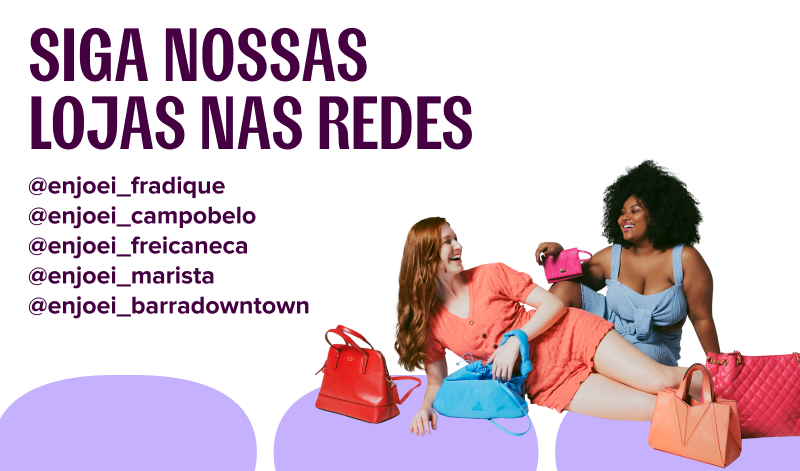 Imagem promocional das lojas físicas do Enjoei, com o título “SIGA NOSSAS LOJAS NAS REDES” em destaque. À esquerda, há uma lista de perfis do Instagram das unidades (@enjoei_fradique, @enjoei_campobelo, @enjoei_freicaneca, @enjoei_marista, @enjoei_barradowntown). À direita, duas mulheres estão deitadas, sorrindo e interagindo com bolsas coloridas, reforçando o clima divertido, fashion e descontraído da marca. O fundo tem formas arredondadas em lilás, trazendo leveza e modernidade.