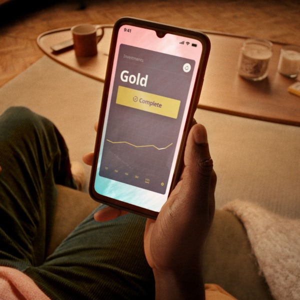phone screen displaying a gold chart