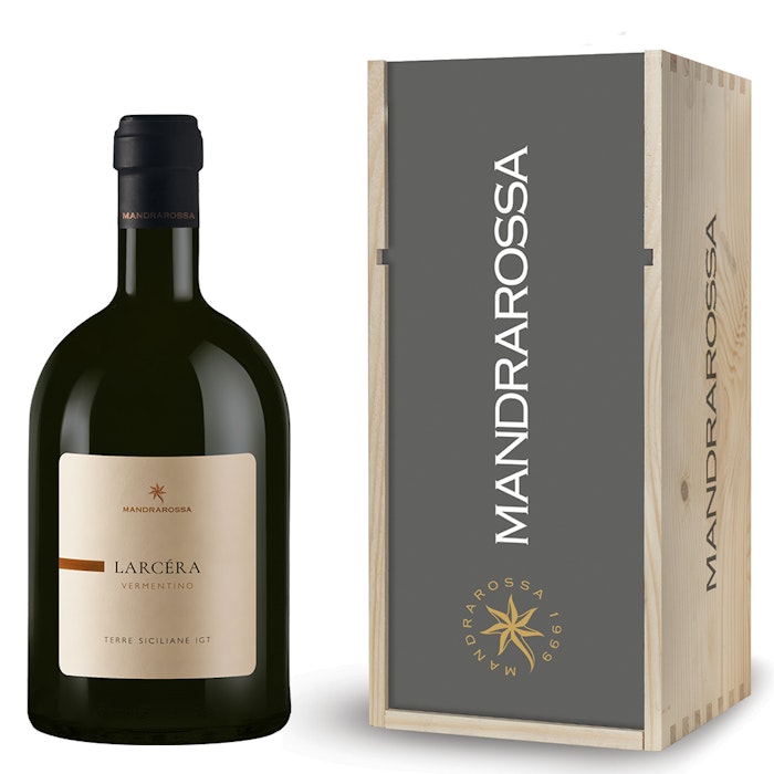 https://www.datocms-assets.com/70630/1665651663-magnum-larcera-cassetta-legno.jpg?auto=format&h=700