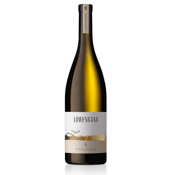 https://www.datocms-assets.com/70631/1655912442-2018-loewengang-chardonnay.jpg?auto=format&h=700