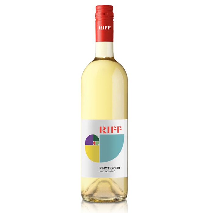 https://www.datocms-assets.com/70631/1655912620-riff-pinot-grigio.jpg?auto=format&h=700