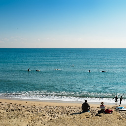 Miniatura della fotografia «Barcellona: lungomare e surfisti»