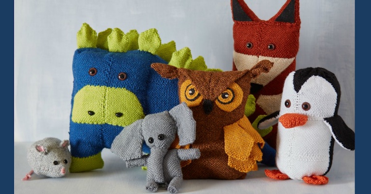 Playing with Pin Looms as a Beginner | Little Looms