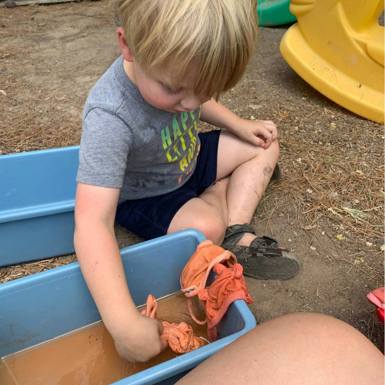H dyeing his mask