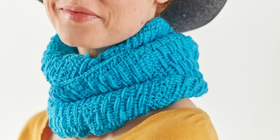 A-Tisket, A-Tasket Basketweave Cowl from Little Looms, Summer 2018 Photo credit: George Boe