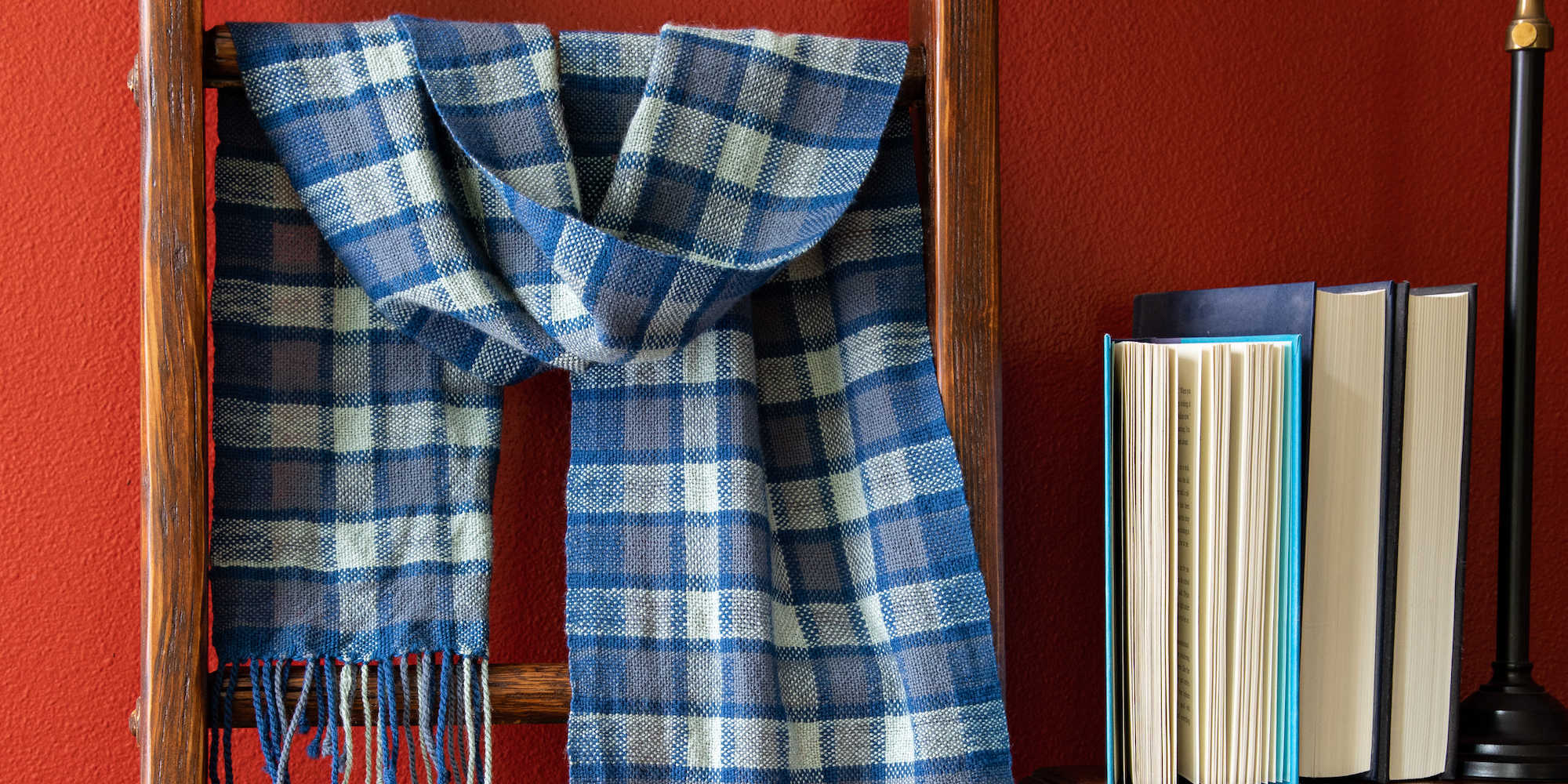 Divergent Scarf Pattern Image