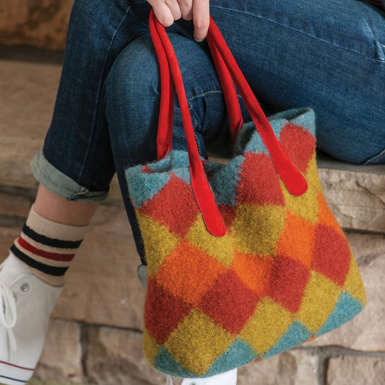 Diamond Tote by Deborah Shelmidine, Woven by Melissa Hankens from Little Looms 2016. Photography for this issue by Joe Coca and Ann Swanson