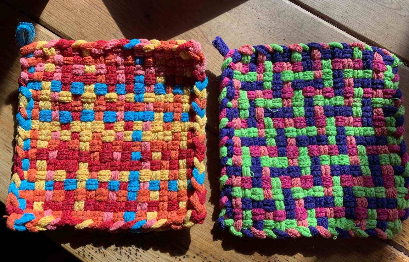 Potholder loom example with WIP and loops : r/weaving