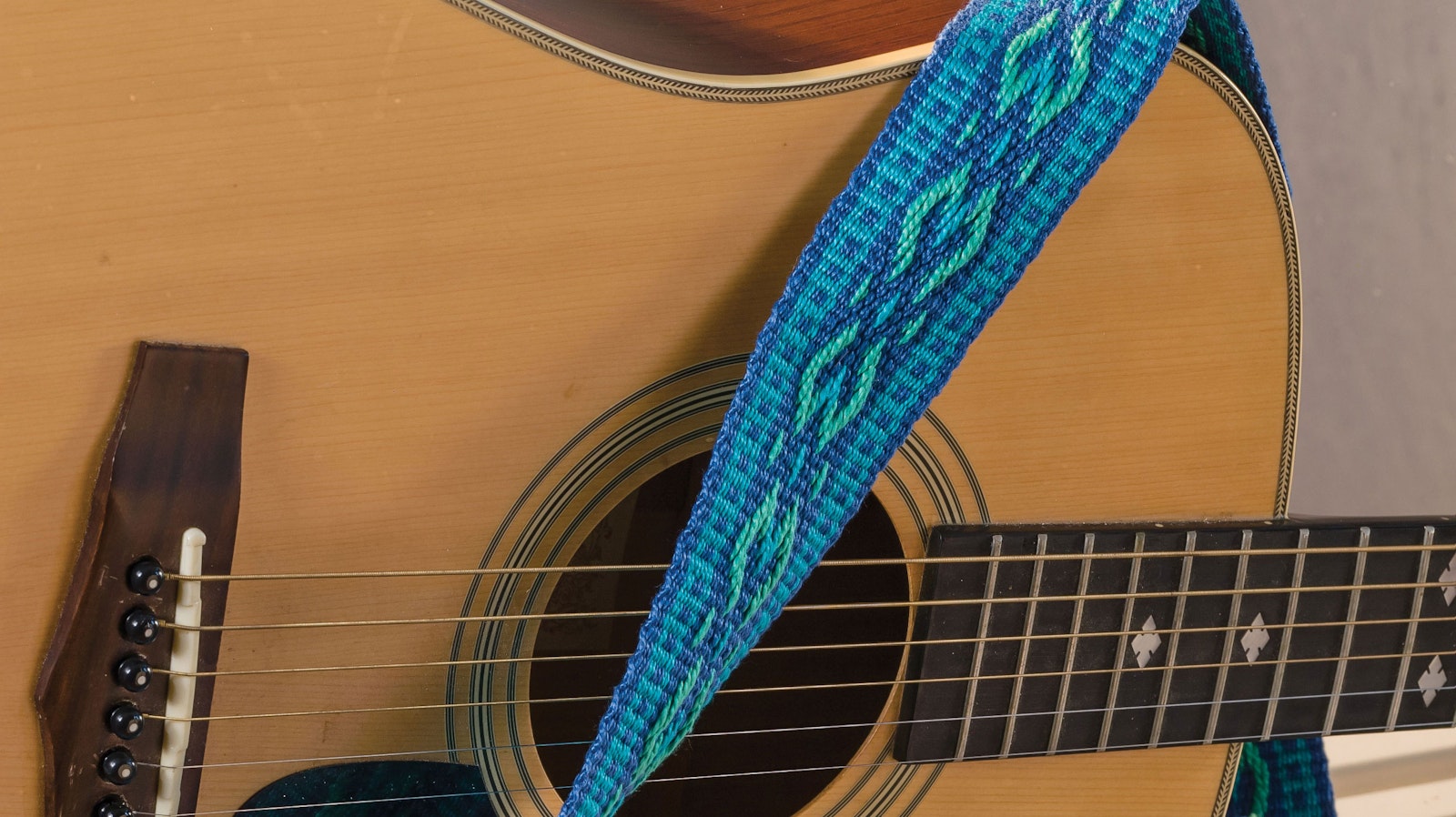 Weave for Your Guitar in Scandinavian Style!
