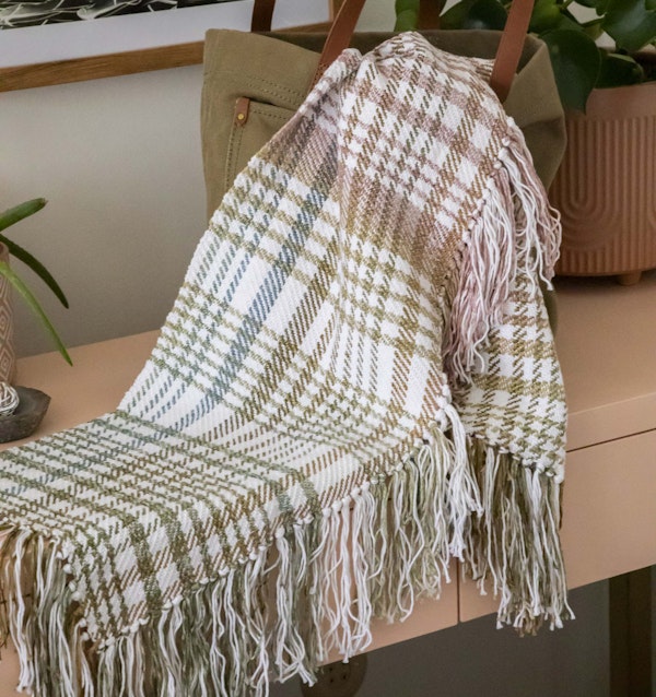 The Fashion Plaid Wrap by Sara Goldenberg White from Spring 2024 combines a simple plaid pattern with a straight twill for a complex-looking fabric that's easy to weave. Photo by Matt Graves