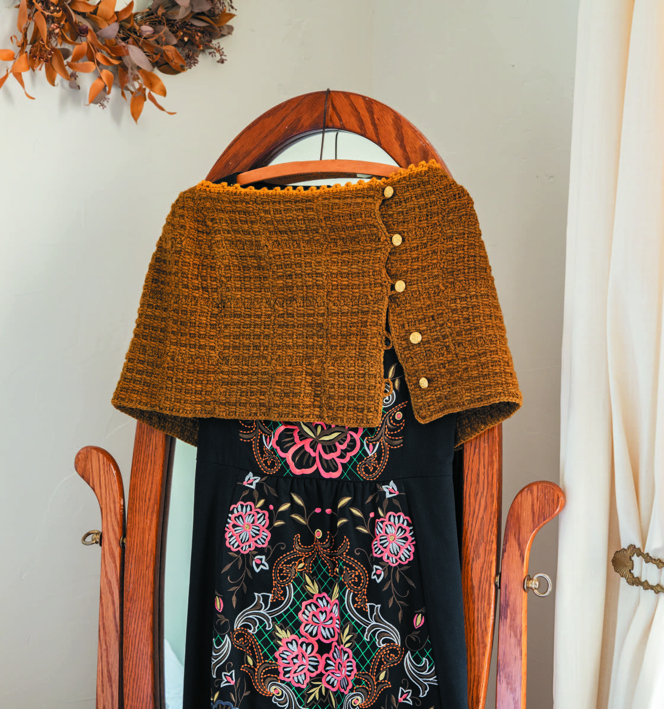 Bronson Lace Capelet Image