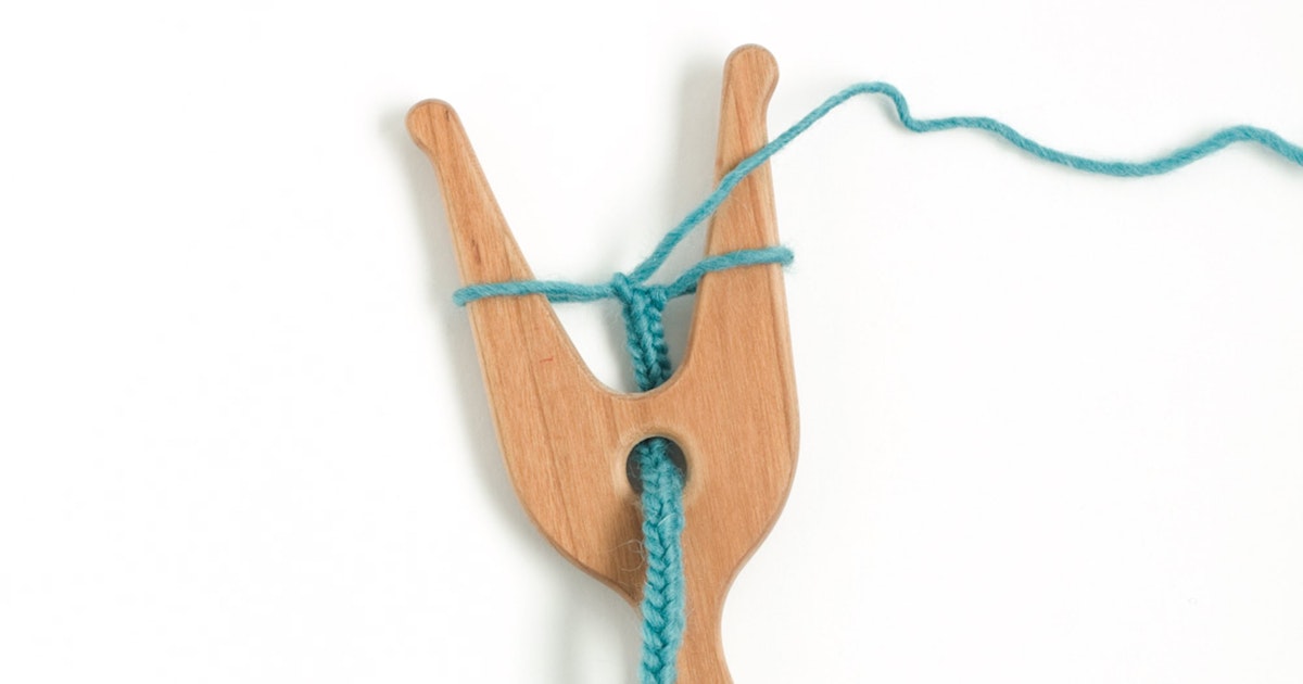 How to Use a Lucet | Little Looms