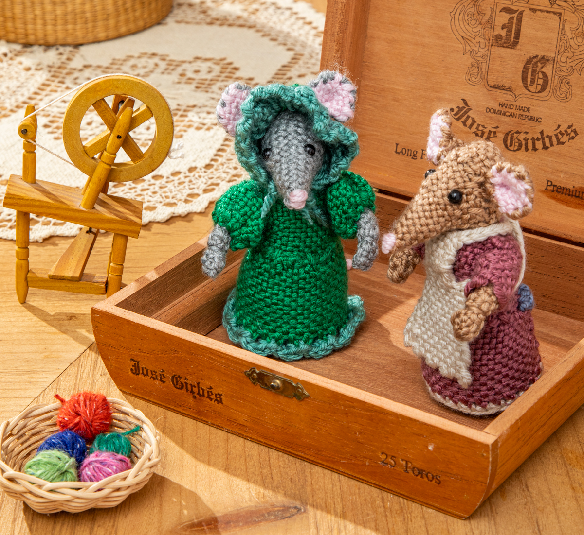 Town and Country Mice Image