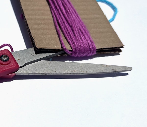 Use the space between the templates as a scissor guide when you cut the tassels bottom loops.